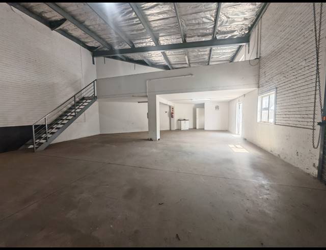 169M² WAREHOUSE TO LET IN CITY DEEP